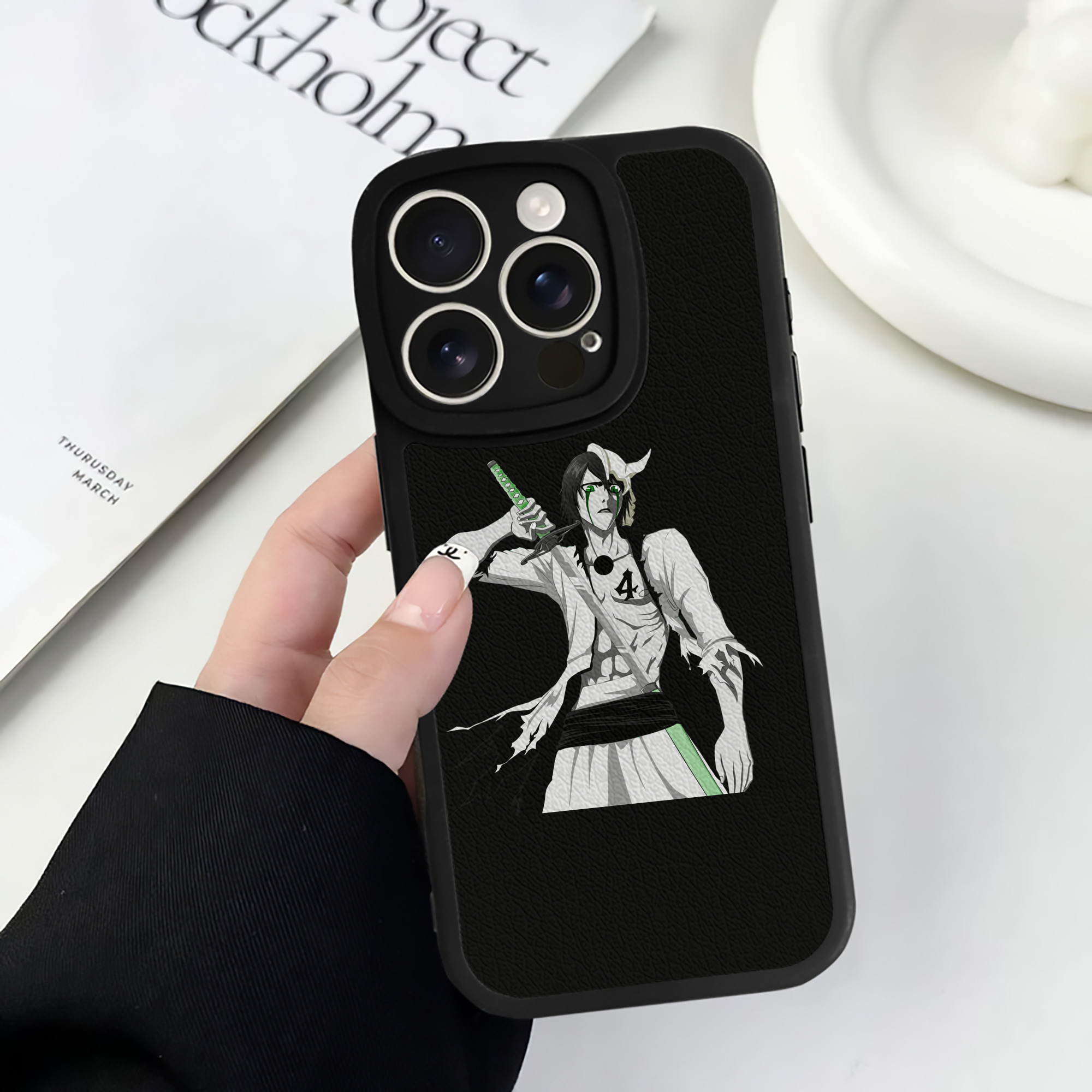 （画像用） ブリーチ ウルキオラ·シファー BLEACH Ulquiorra cifer 【iPhone 16シリーズ対応】シリコンスマホケース（レザー調） 材質：シリコン